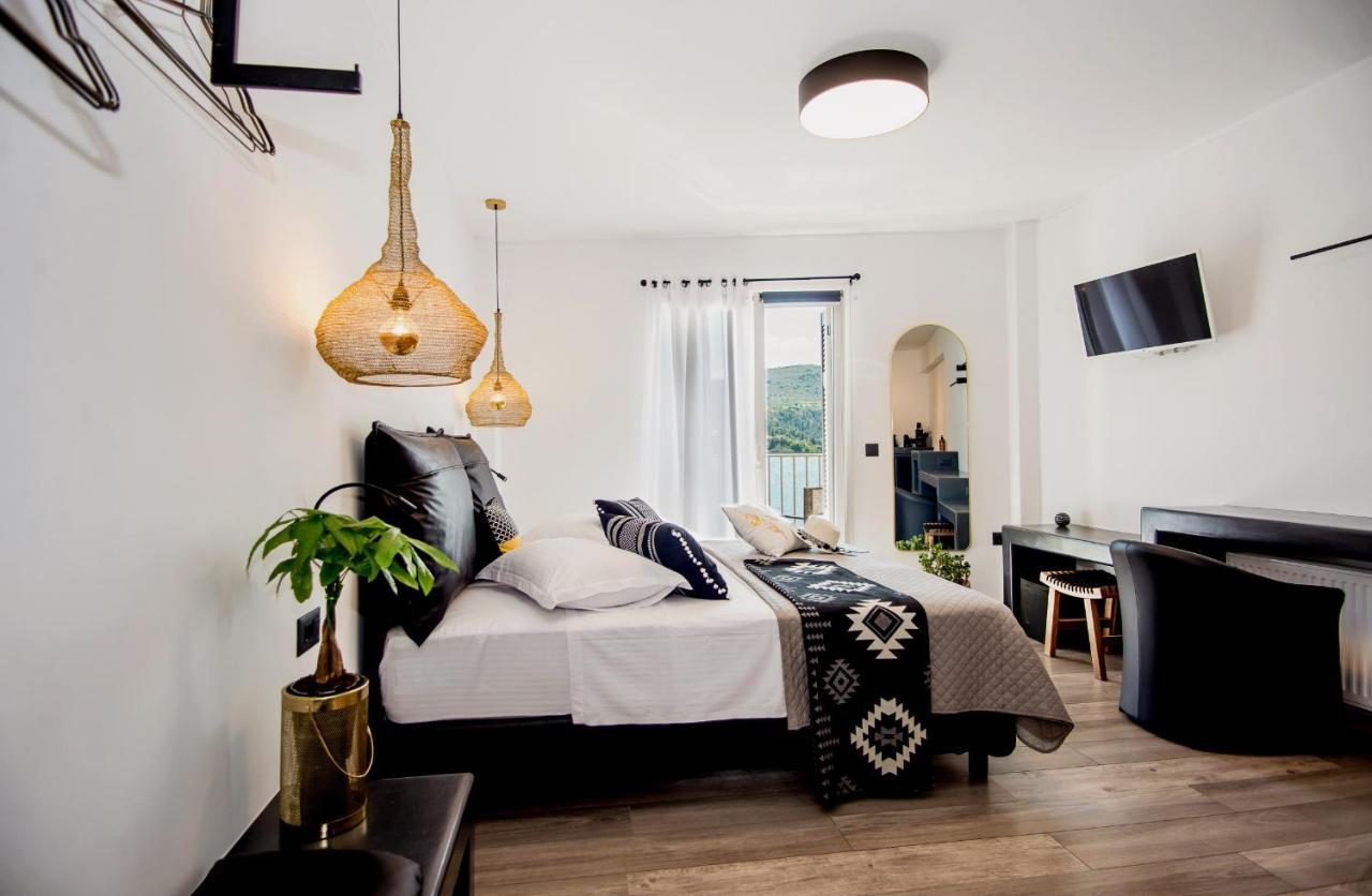 A & B Minimal Suite Ιι With Sea View In Argostoli 외부 사진