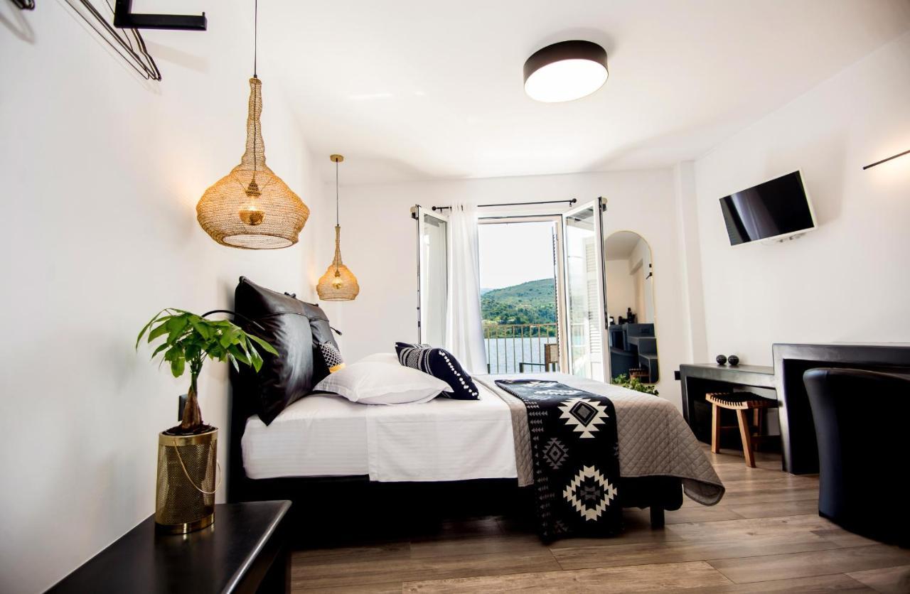 A & B Minimal Suite Ιι With Sea View In Argostoli 외부 사진