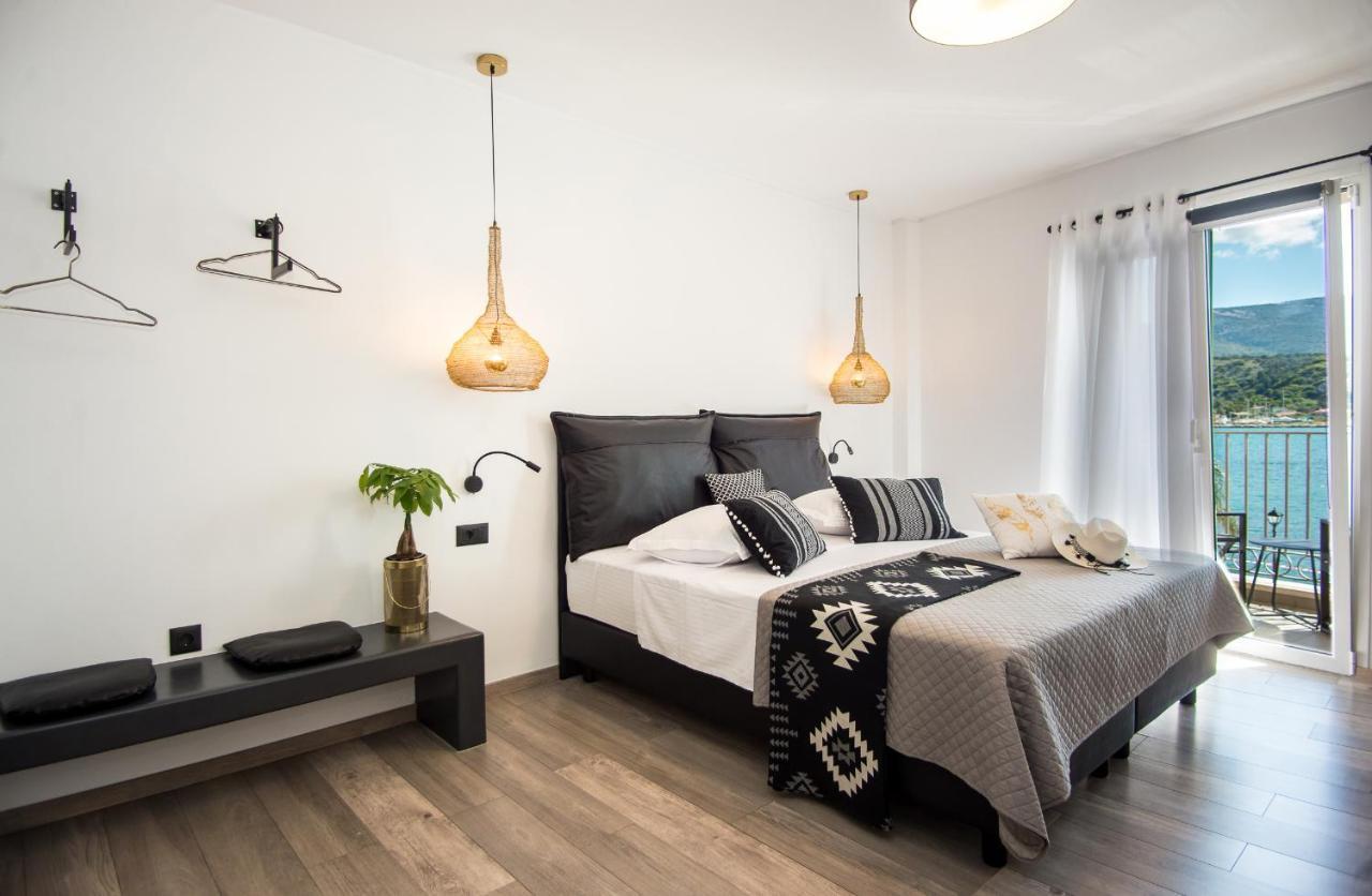 A & B Minimal Suite Ιι With Sea View In Argostoli 외부 사진