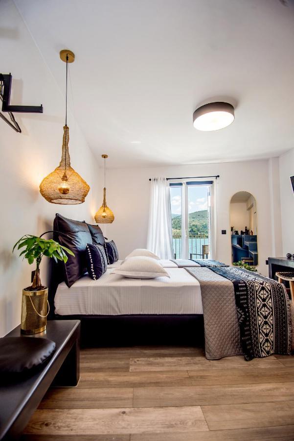 A & B Minimal Suite Ιι With Sea View In Argostoli 외부 사진